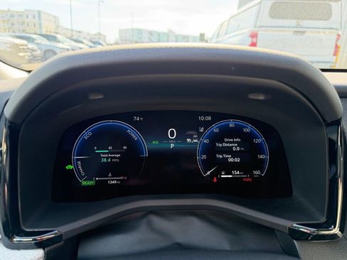 Used 2025 Toyota Camry XLE image 8