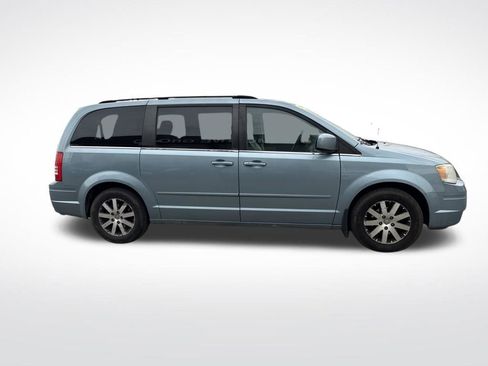 Used 2008 Chrysler Town & Country Touring FWD image 6