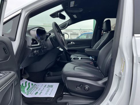 New 2026 Chrysler Pacifica Select image 15