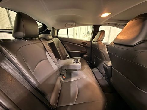 Used 2017 Toyota Prius Four w/ Premium Convenience Package image 35