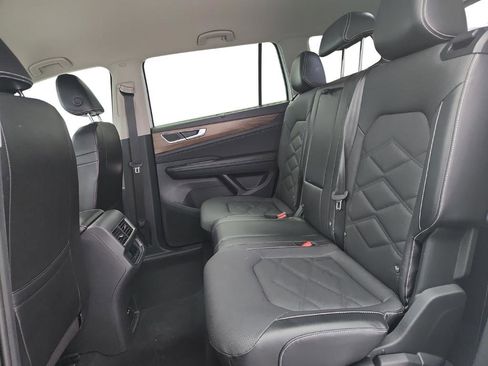 Used 2024 Volkswagen Atlas SE image 28