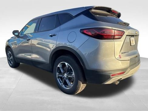 Used 2025 Chevrolet Blazer LT image 3