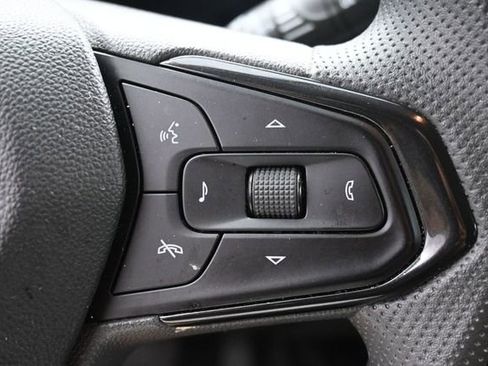 Used 2025 Chevrolet Trax LT FWD image 16
