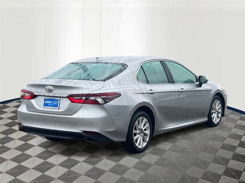 Used 2023 Toyota Camry LE image 5
