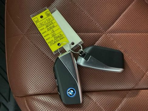 Used 2023 BMW iX xDrive50 w/ Sport Package AWD/4WD image 40