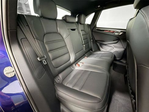 Certified 2026 Porsche Macan AWD/4WD image 27