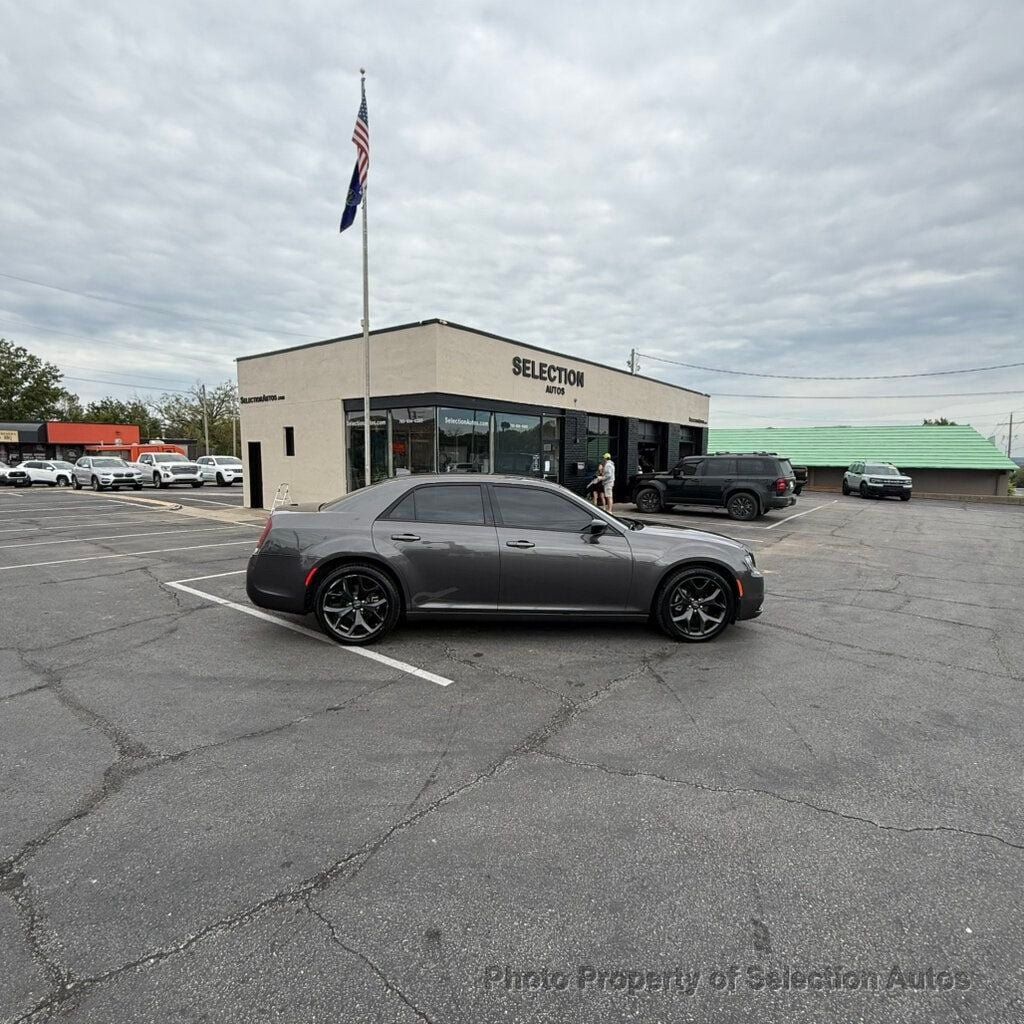 Used 2023 Chrysler 300 Touring w/ Sport Appearance Package RWD image 18