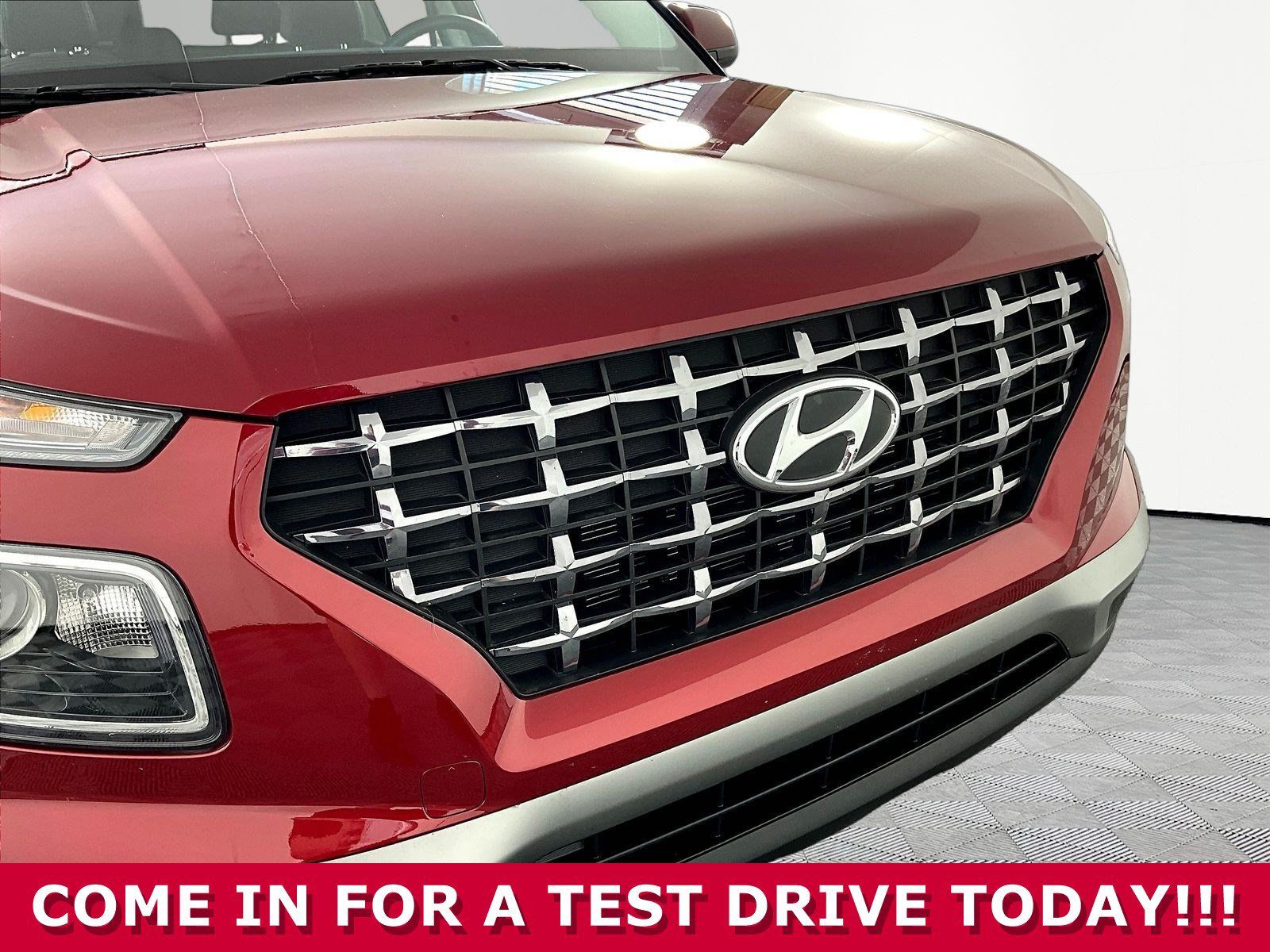 Used 2025 Hyundai Venue SEL FWD image 30