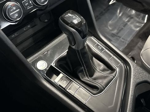 Certified 2024 Volkswagen Taos SE FWD image 20