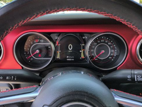 Used 2022 Jeep Wrangler Unlimited Rubicon AWD/4WD image 25