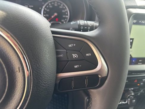 Used 2022 Jeep Renegade Latitude image 18