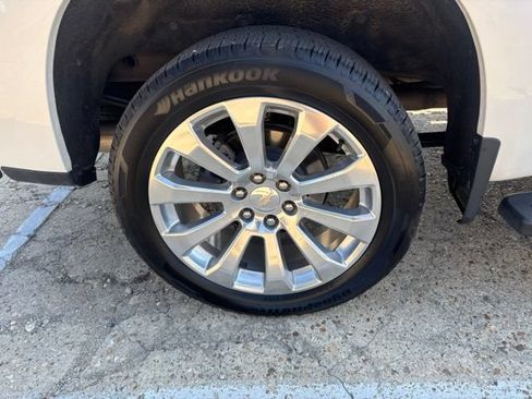 Used 2022 Chevrolet Silverado 1500 High Country AWD/4WD image 9