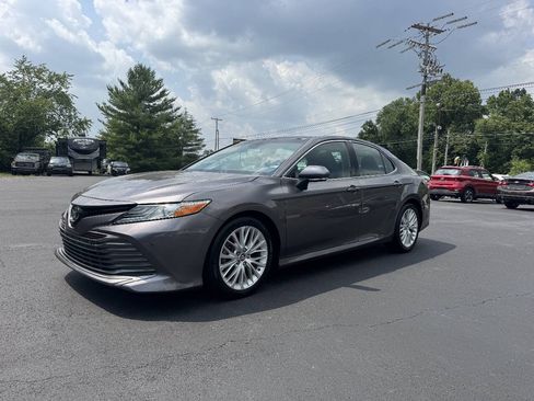 Used 2018 Toyota Camry XLE w/ Audio Package FWD image 2