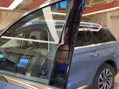 Used 2025 Lincoln Aviator AWD image 25