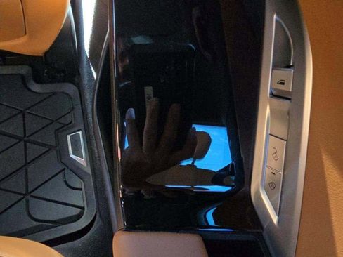 Used 2023 BMW 740i image 16