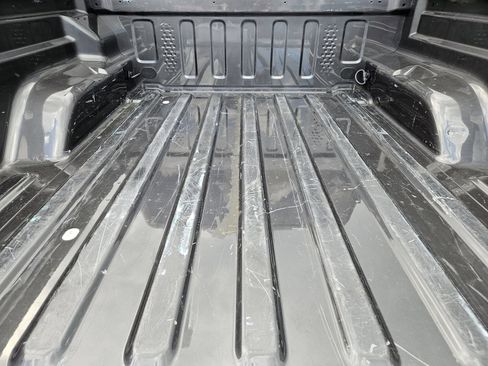 Used 2024 Jeep Gladiator Sport AWD/4WD image 33