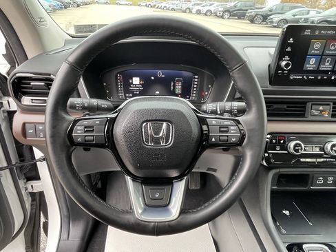 Used 2025 Honda Pilot Elite image 36