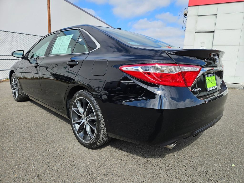 Used 2016 Toyota Camry XSE w/ Advanced Technology Package FWD image 5
