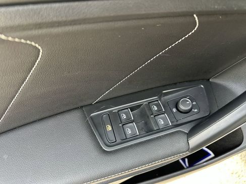 Used 2023 Volkswagen Tiguan SE R-Line image 14