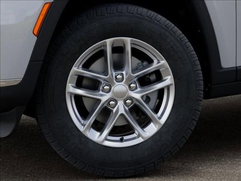 New 2026 Jeep Grand Cherokee L Laredo image 8