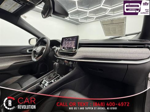 Used 2024 Jeep Compass Latitude AWD/4WD image 37