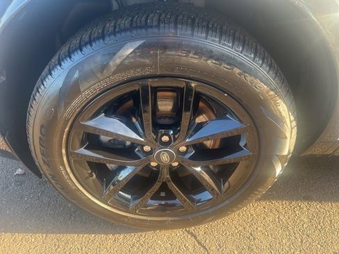 Used 2025 Land Rover Discovery Sport Dynamic SE image 10