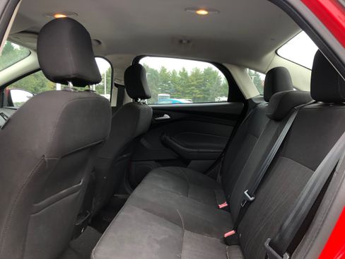 Used 2016 Ford Focus SE w/ SE Sport Package image 8