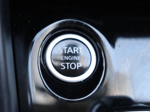 Used 2024 Nissan Versa SR FWD image 38