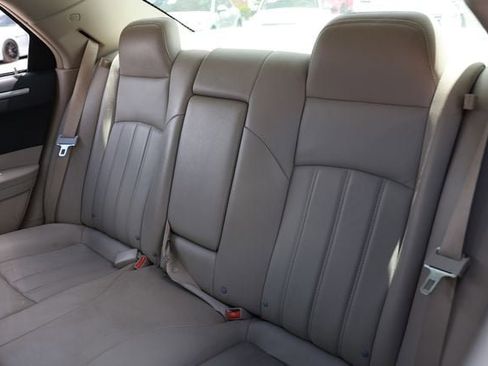 Used 2006 Chrysler 300 C w/ Protection Group II RWD image 11