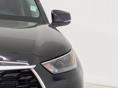 Used 2024 Toyota Highlander XLE image 11