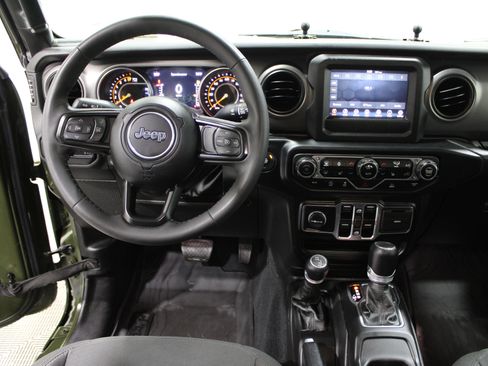 Used 2023 Jeep Gladiator Willys image 2