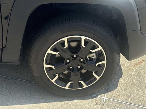 Used 2023 Jeep Renegade Latitude AWD/4WD image 4