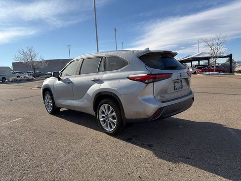 Used 2022 Toyota Highlander Limited image 7