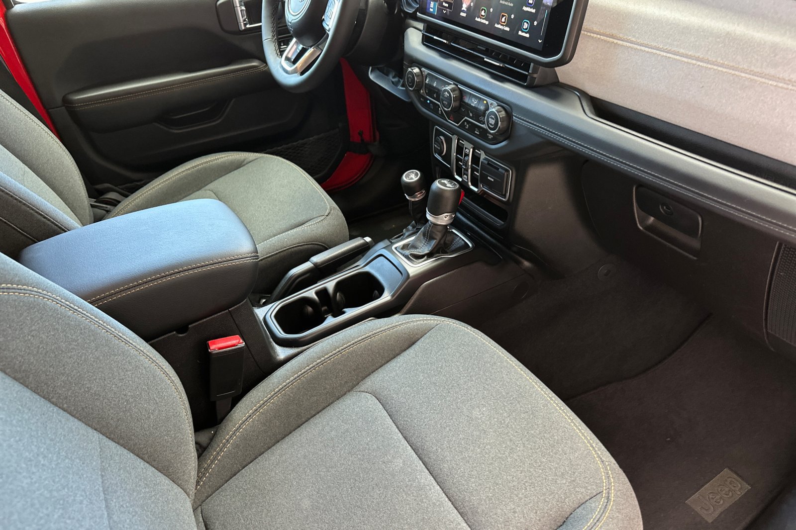 Used 2025 Jeep Wrangler Unlimited Sahara w/ Safety Group AWD/4WD image 16