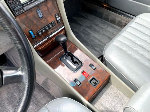 Used 1989 Mercedes-Benz 560 SL image 29