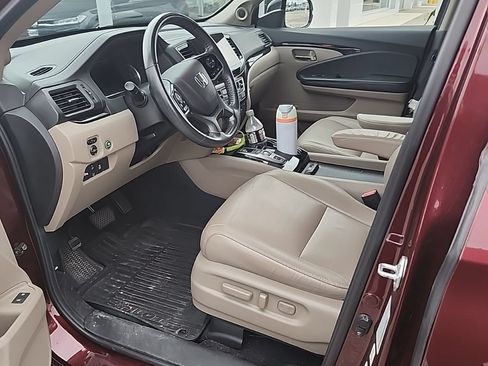 Used 2021 Honda Pilot Touring image 7
