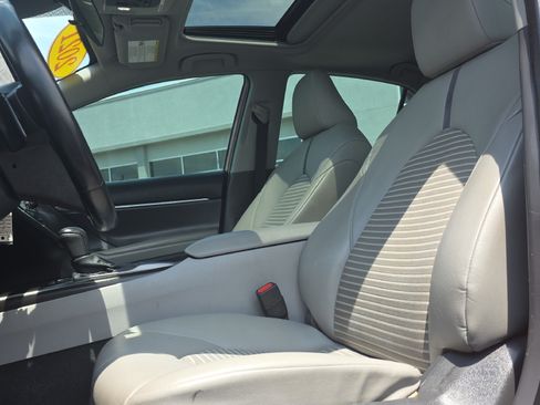 Used 2021 Toyota Camry SE FWD image 18