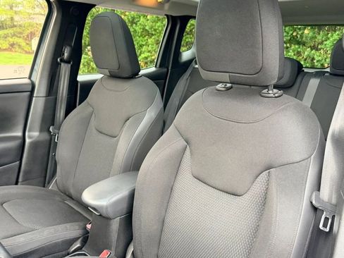 Used 2018 Jeep Renegade Altitude image 7