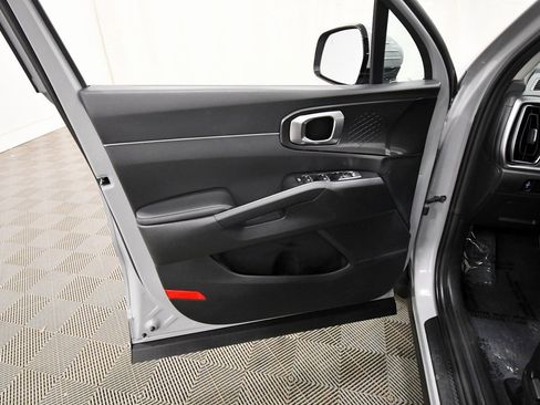 Certified 2025 Kia Sorento S w/ Panoramic Sunroof Package image 13