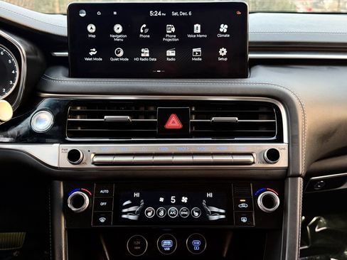 Used 2025 Genesis G70 2.5T image 29