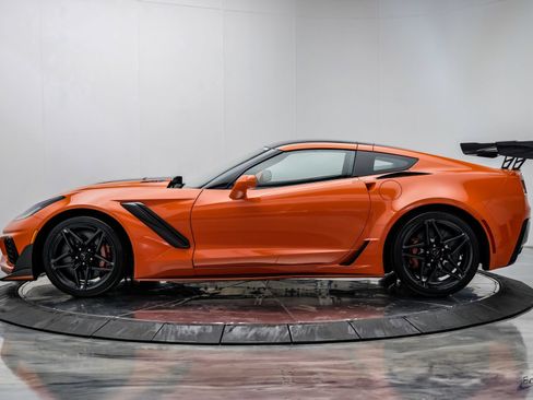 Used 2019 Chevrolet Corvette ZR1 RWD image 8