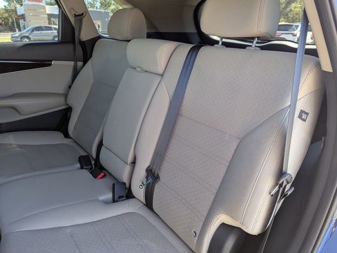 Used 2018 Kia Sorento LX image 15