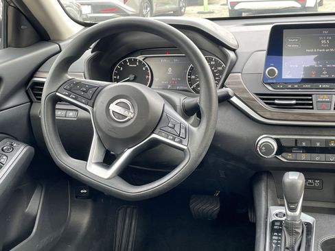 Used 2025 Nissan Altima 2.5 SV image 34