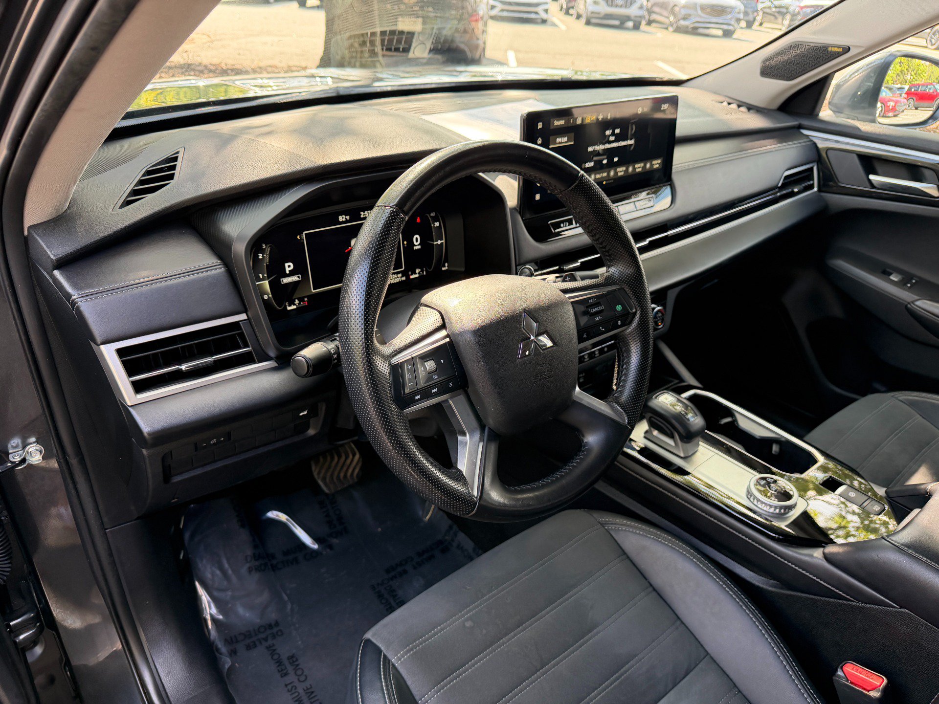 Used 2025 Mitsubishi Outlander SE FWD image 33