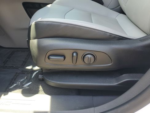 Used 2023 GMC Terrain SLT w/ Infotainment Package II FWD image 22