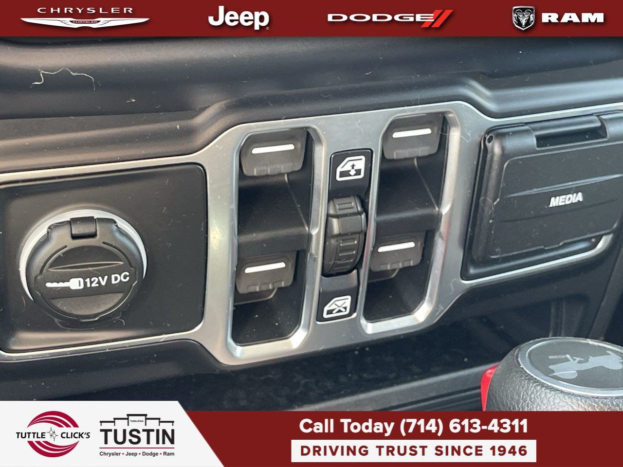 Used 2020 Jeep Wrangler Unlimited Sahara AWD/4WD image 22