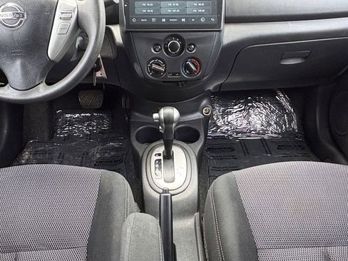 Used 2017 Nissan Versa SV image 3