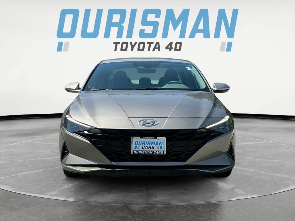 Used 2023 Hyundai Elantra SEL w/ Preferred Accessory Package FWD image 2