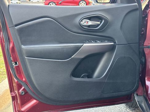 Used 2021 Jeep Cherokee Latitude image 14