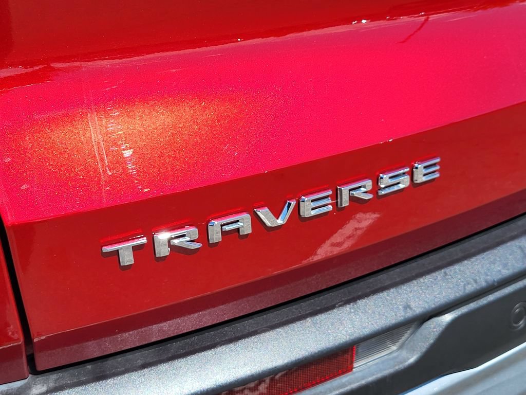 Used 2025 Chevrolet Traverse LT FWD image 9